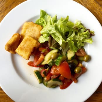 Joli - Salatplatte mit Tomaten, Oliven, Gurken, gebackenem Schafskäse an Balsamicodressing - Lounges Near Me - Reutlingen, BW Joli - Salatplatte mit Tomaten, Oliven, Gurken, gebackenem Schafskäse an Balsamicodressing - Lounges Near Me - Reutlingen, BW