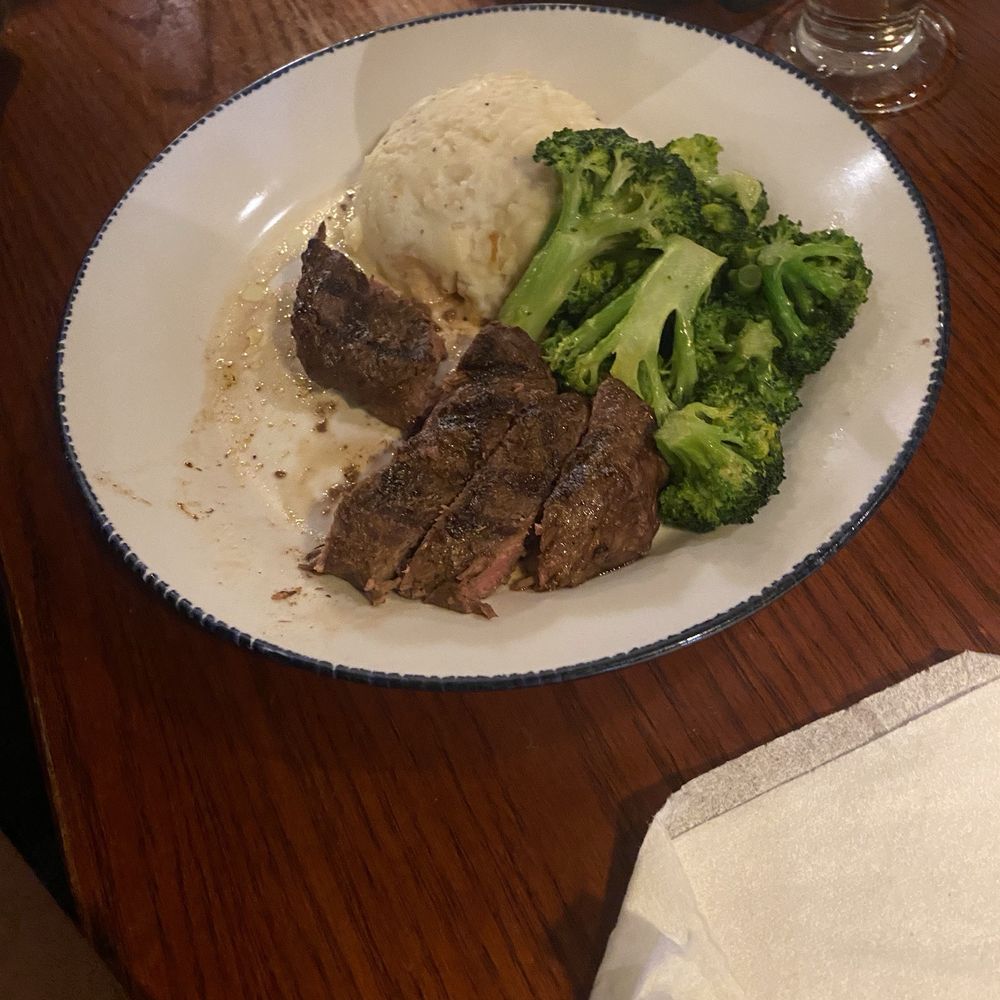 Red Lobster - Steak with mashed potatoes and broccoli - Seafood Near Me - South Plainfield, New Jersey