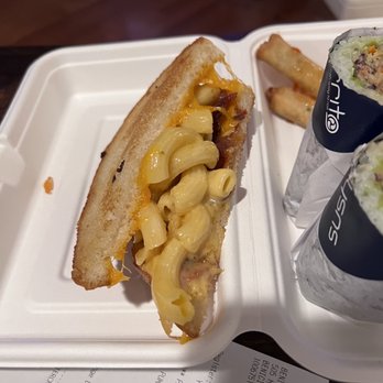 Local Kitchens - Macaroni and cheese sandwich - Burgers Near Me - Lafayette, California Local Kitchens - Macaroni and cheese sandwich - Burgers Near Me - Lafayette, California