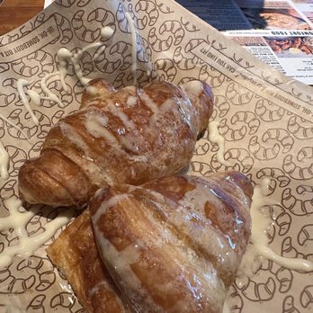 Cheddar's Scratch Kitchen - The croissants given when you sit down at the table. Yum! - Comfort Food Near Me - Newark, Delaware