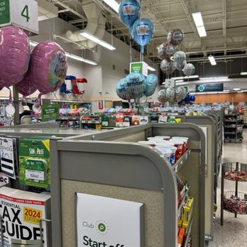 Publix - Pompano Beach - a view of a grocery store - Grocery Near Me - Pompano Beach, Florida