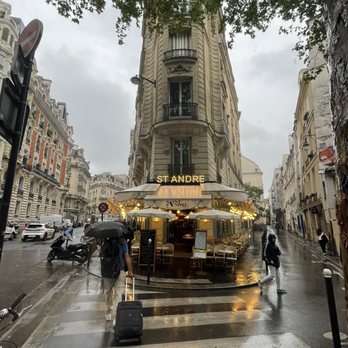 Le Saint André - Brasseries Near Me - Paris, 75