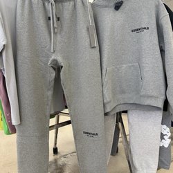 The Corner Outlet - Essentials set