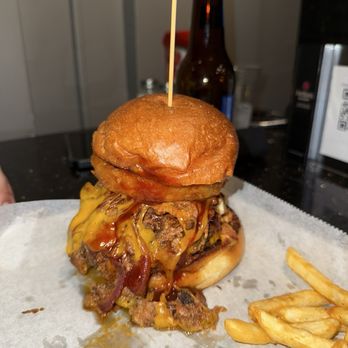 Knuckleheads - burger - New American Near Me - Wallingford, Connecticut