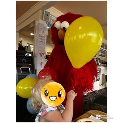 Sunny Hunny by the Sea Family Restaurant & Pancake House - Elmo stopped by, gave my daughter a ballon and made her day.