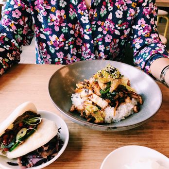 YOON-JI - Xmas Duck Bao und Spicy Chicken mit Reis und Kohl - Asian Fusion Near Me - Hamburg, HH YOON-JI - Xmas Duck Bao und Spicy Chicken mit Reis und Kohl - Asian Fusion Near Me - Hamburg, HH
