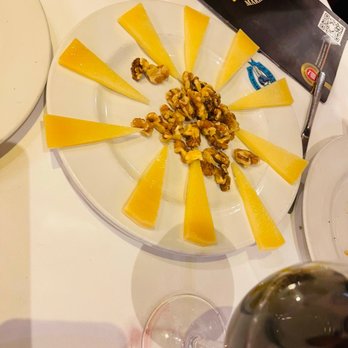 La Barca del Salamanca - cheese platter - Seafood Near Me - Barcelona, B La Barca del Salamanca - cheese platter - Seafood Near Me - Barcelona, B