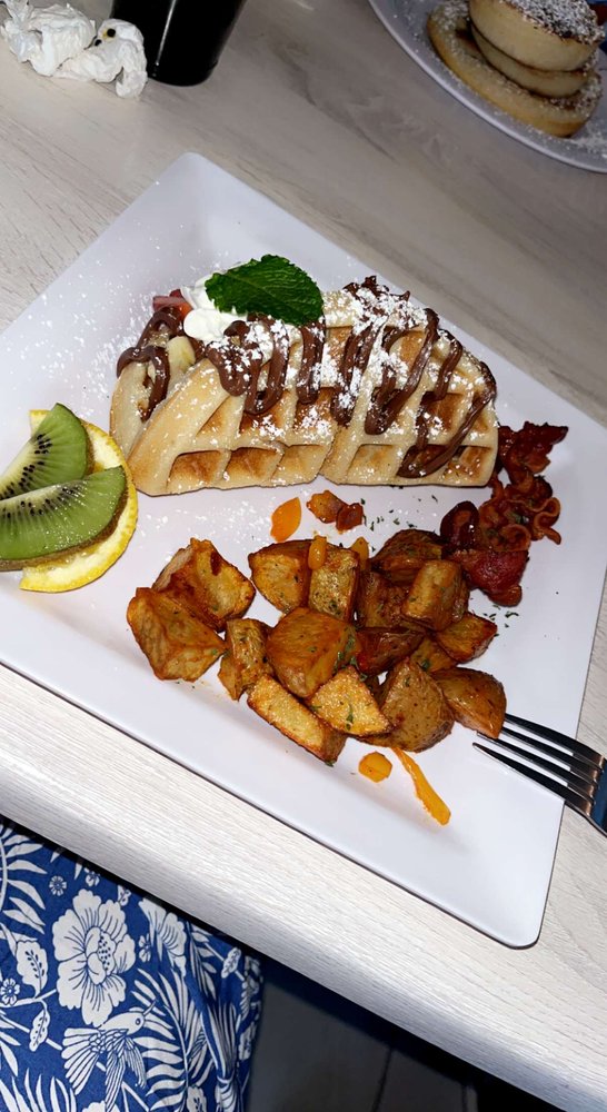 Tropical Dicugini Logo