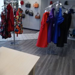 Maxines Boutique-Mora's Fashion