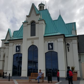 McArthurGlen Designer Outlet - Outlet Stores Near Me - Richmond, British Columbia