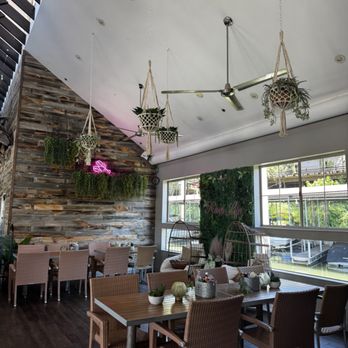 Crawdads on the River - Inside - Seafood Near Me - Sacramento, California
