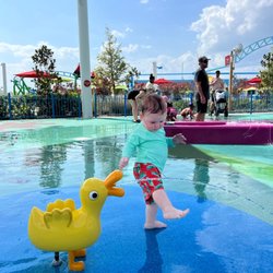 Peppa Pig Theme Park - Amazing splash pad!