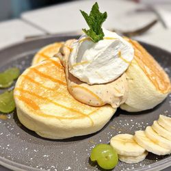Hanabusa Cafe - Earl Grey and Sea Salt Caramel Pancake