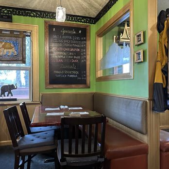 Thai Home Restaurant - Interior - Thai Near Me - Sandy, Oregon