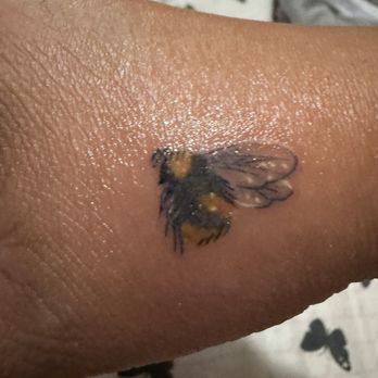 LA Dreams Studios - Bumble bee - Tattoo Near Me - Moreno Valley, California LA Dreams Studios - Bumble bee - Tattoo Near Me - Moreno Valley, California