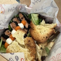 Pescaria - Grilled salmon salad