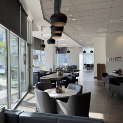 Hyatt Place - Glendale - Lobby