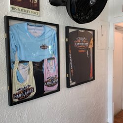 Handlebars Bar & Grill - Lunch at Handlebars with Burnsi!