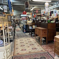 AAA Pickers - Main aisle