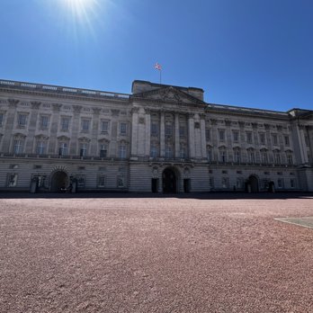Buckingham Palace - Landmarks & Historical Buildings Near Me - London, XGL