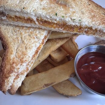 Uncle Bo's Haleiwa - Kids grilled cheese with fries - Breakfast & Brunch Near Me - Haleiwa, Hawaii