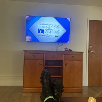 Ocean Sands Resort - living room television - Hotels Near Me - Virginia Beach, Virginia Ocean Sands Resort - living room television - Hotels Near Me - Virginia Beach, Virginia