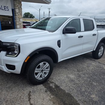 Leif Johnson Ford - Exterior - Car Dealers Near Me - Austin, Texas Leif Johnson Ford - Exterior - Car Dealers Near Me - Austin, Texas