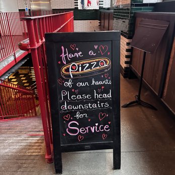 Lou Malnati's Pizzeria - Pizza Near Me - Chicago, Illinois