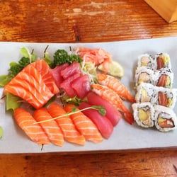 Kanzo Fresh Sushi - Large sushi and sashimi.