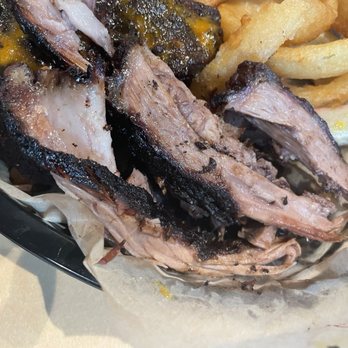 Central BBQ - Brisket w/ onion rings - Barbeque Near Me - Nashville, Tennessee