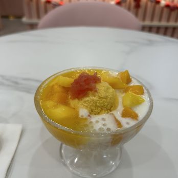 Mango Mango Dessert - A2 Coconut Mango Juice Sago & Pomelo w. Mango Ice Cream - Desserts Near Me - Las Vegas, Nevada
