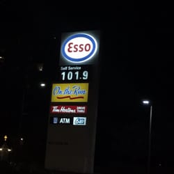 Esso - Tim Horton's at this Esso has for food! All the trays were empty at 10:00pm