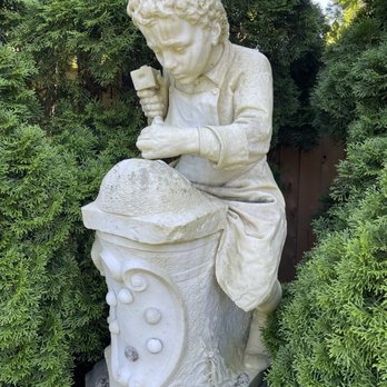 Fuller Gardens - I absolutely loved this sculpture.  So much detail! - Botanical Gardens Near Me - North Hampton, New Hampshire