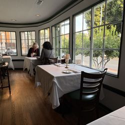 Nate's on Marsh - Dining area