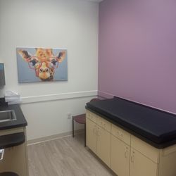 Pediatric Associates of Johns Creek - Patient room