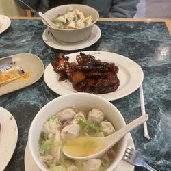 Outstanding Won ton soup.  Bbq pork app too.
