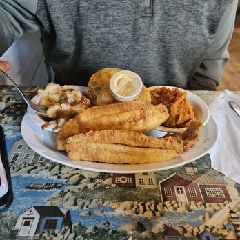 Seewee Restaurant - Fried flounder platter - Seafood Near Me - Awendaw, South Carolina