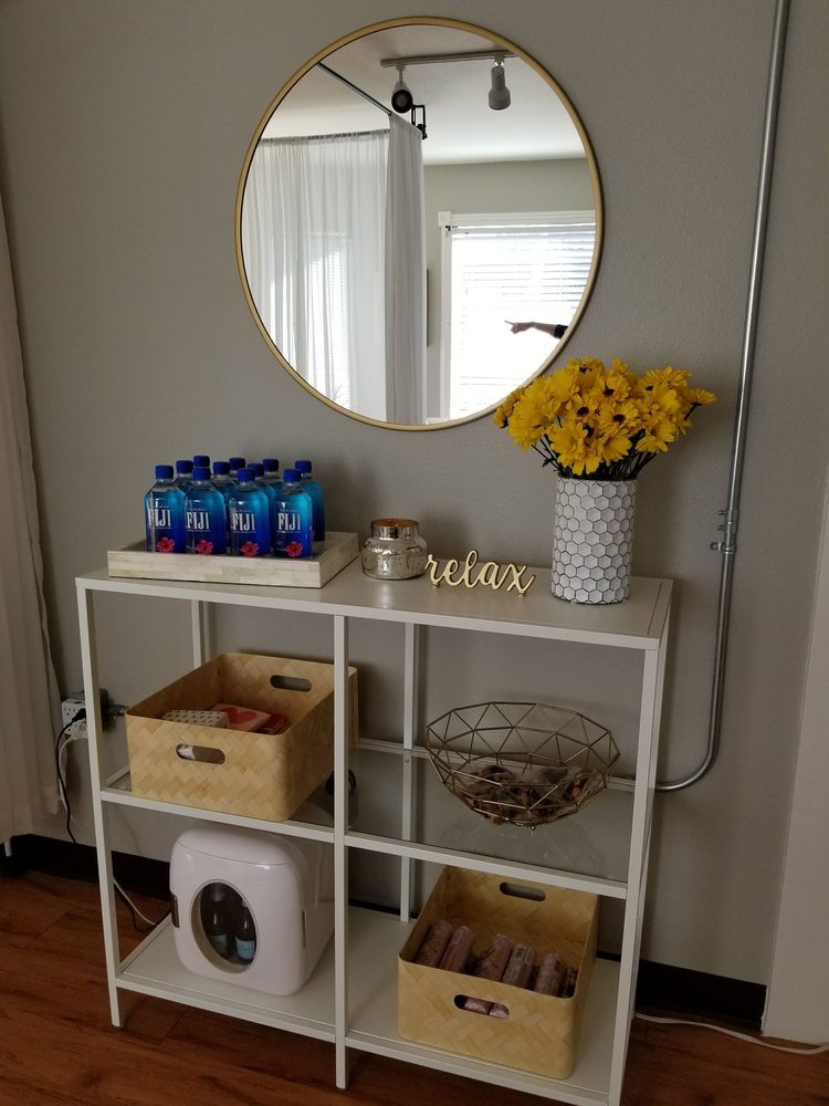 Fresh & Glow Skincare Logo