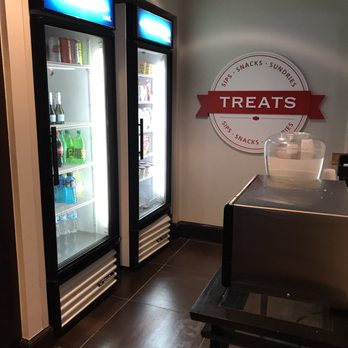 Hampton Inn & Suites Omaha-Downtown - Snack shop - Hotels Near Me - Omaha, Nebraska Hampton Inn & Suites Omaha-Downtown - Snack shop - Hotels Near Me - Omaha, Nebraska