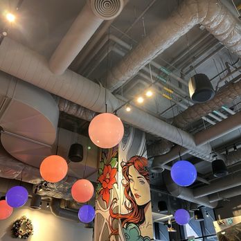 L’Avenue - Breakfast & Brunch Near Me - Toronto, Ontario