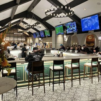 Drago's Seafood Restaurant at L'Auberge Lake Charles - Bar/TV - Seafood Near Me - Lake Charles, Louisiana