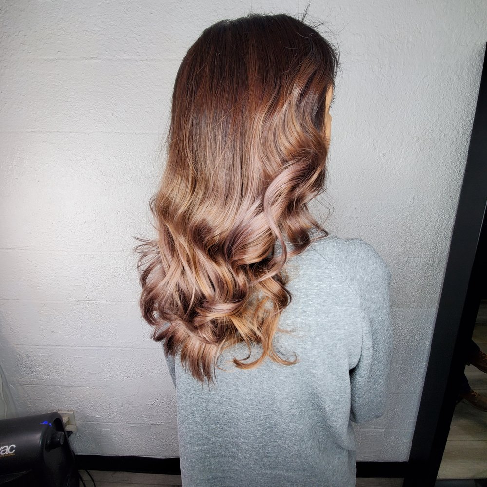 Billi Wilbur Hair Designs Logo