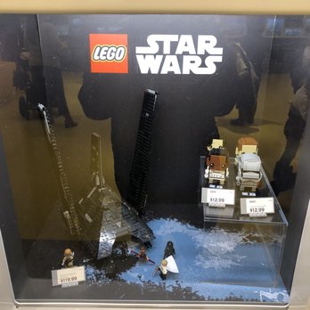 Lego Store - Department Stores Near Me - Toronto, Ontario