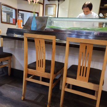 Yoshitsune Restaurant - Great spot on the beach - Japanese Near Me - Honolulu, Hawaii