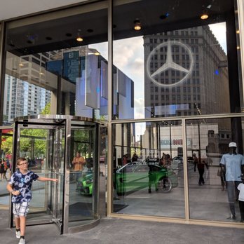 Mercedes-Benz Pop Up Store - Mercedes: Street View - Car Dealers Near Me - Chicago, Illinois Mercedes-Benz Pop Up Store - Mercedes: Street View - Car Dealers Near Me - Chicago, Illinois