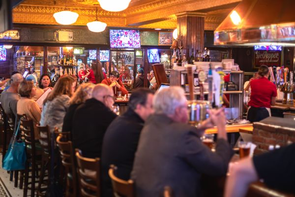 Frankie's Bar & Grill by null