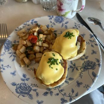 Little Hen - My Crab Cake Benedict with potatoes and my coffee - Breakfast & Brunch Near Me - Weston, Florida