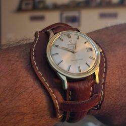 Paul's Watch Repair - This is what the watch looked like before they screwed it up. That crystal is perfect.