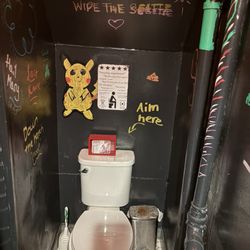 JULIEN’S - Funny bathroom