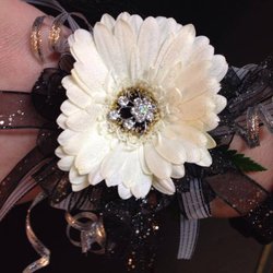 M & M Floral & Gifts